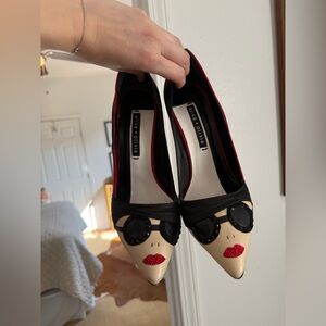 Alice + Olivia Black and Cream Face Design Heels